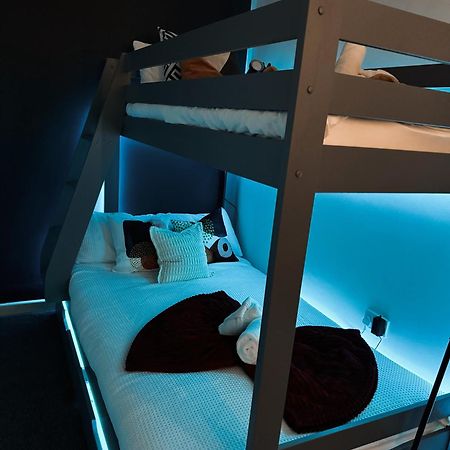 A&A Luxury Stay Rosedale St - Chic, Modern, City Centre, Neon Decor 선덜랜드 외부 사진