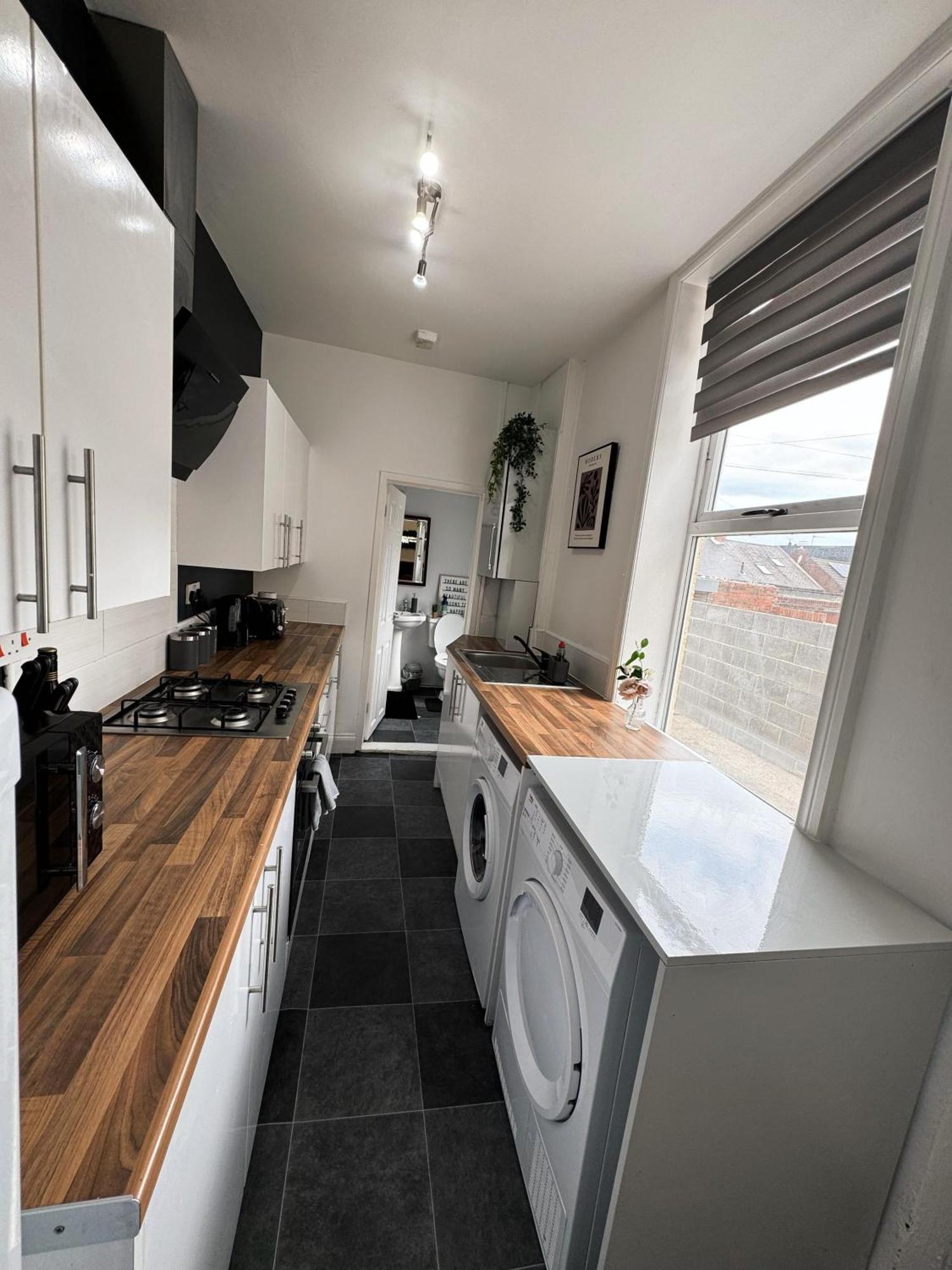 A&A Luxury Stay Rosedale St - Chic, Modern, City Centre, Neon Decor 선덜랜드 외부 사진